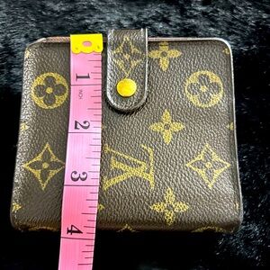 🔥EUC LV Folded Wallet with Coin Compartment